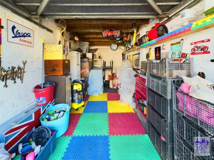 Garage / Parking For Sale In Sunnyfields Close, Rainham, ME8