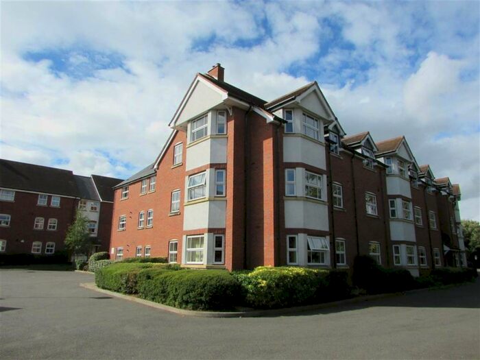 3 Bedroom Flat To Rent In Fazeley Close, Solihull, B91