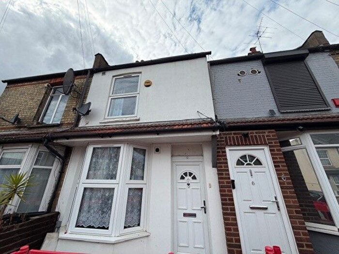 3 Bedroom Terraced House For Sale In Mead Road, Edgware, HA8