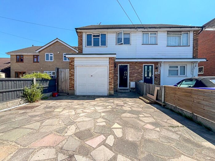3 Bedroom Semi-Detached House To Rent In Sutton Court Drive, Rochford, Essex, SS4