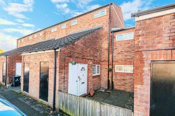 2 Bedroom Flat To Rent In St. Elphins Close, Warrington, WA1