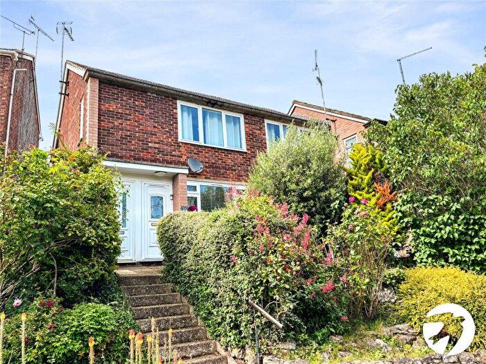 2 Bedroom Maisonette For Sale In Roseholme, Maidstone, Kent, ME16