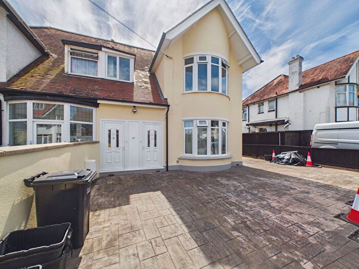 2 Bedroom Flat For Sale In Manor Road, Paignton, TQ3