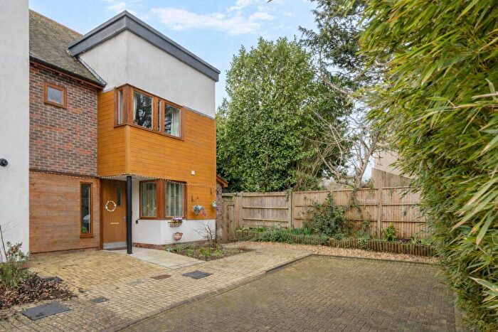 3 Bedroom End Of Terrace House For Sale In Edwards Close, Kings Worthy, Winchester, Hampshire, SO23