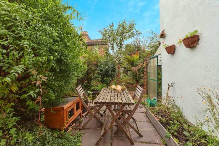 1 Bedroom Maisonette To Rent In Hove Avenue, Walthamstow, London, E17