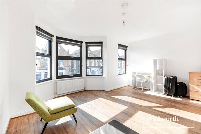 4 Bedroom Apartment To Rent In Station Road, London, N3