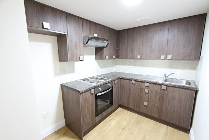 2 Bedroom Maisonette To Rent In High Street, Banbury, Oxon, OX16