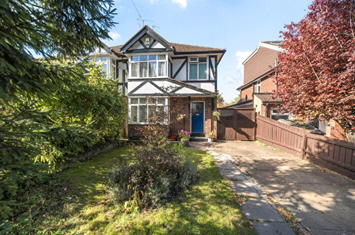 3 Bedroom Semi-Detached House For Sale In Canesworde Road, Dunstable, Bedfordshire, LU6