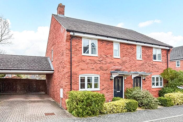 2 Bedroom Semi Detached House To Rent In Sycamore Way, Didcot, Oxfordshire, OX11