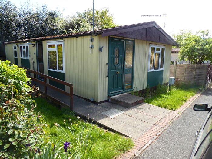 2 Bedroom Mobile/park Home For Sale In Duffins Orchard, Brox Road, Ottershaw, Chertsey, KT16