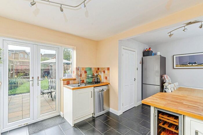 3 Bedroom End Terrace House For Sale In Whitnash Close, Balsall Common, CV7
