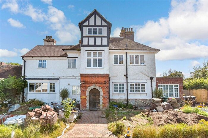 2 Bedroom Flat For Sale In North Road Bay, Sandwich Bay, Sandwich, Kent, CT13