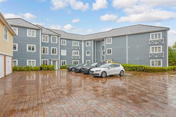 2 Bedroom Flat For Sale In Poynder Drive, Holborough Lakes, Kent, ME6