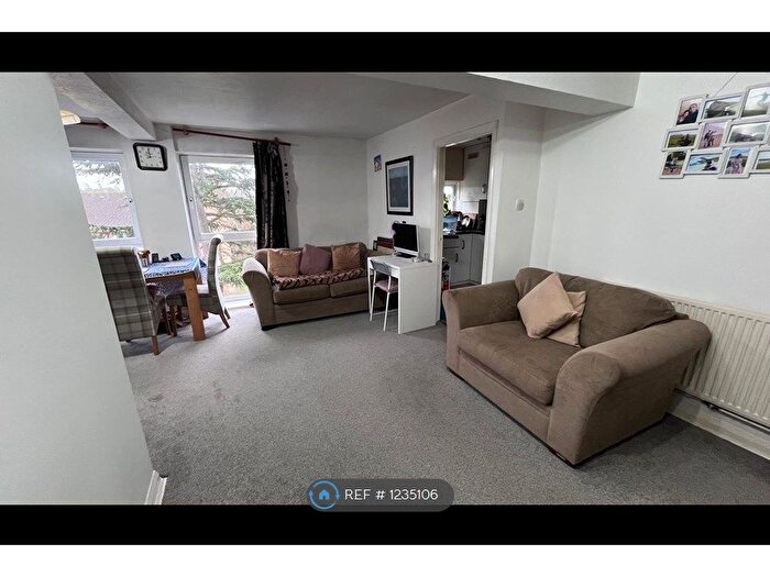 2 Bedroom Flat To Rent In Bonchurch Close, Sutton, SM2