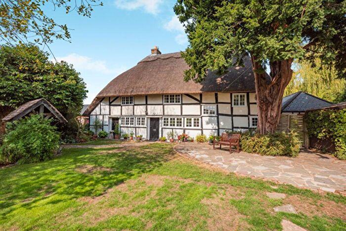 3 Bedroom Detached House For Sale In Thatched Cottages, Eastleigh Road, Havant, Hampshire, PO9