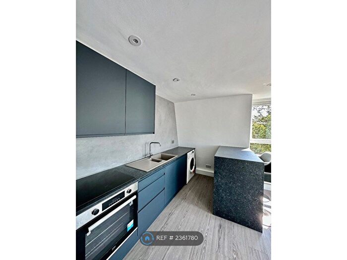 1 Bedroom Flat To Rent In Lincoln House, London, W3