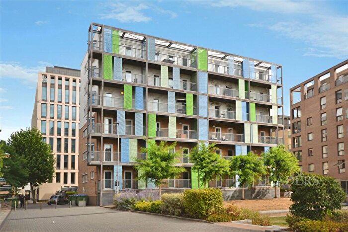 2 Bedroom Apartment For Sale In Warren Close, Cambridge, Cambridgeshire, CB2