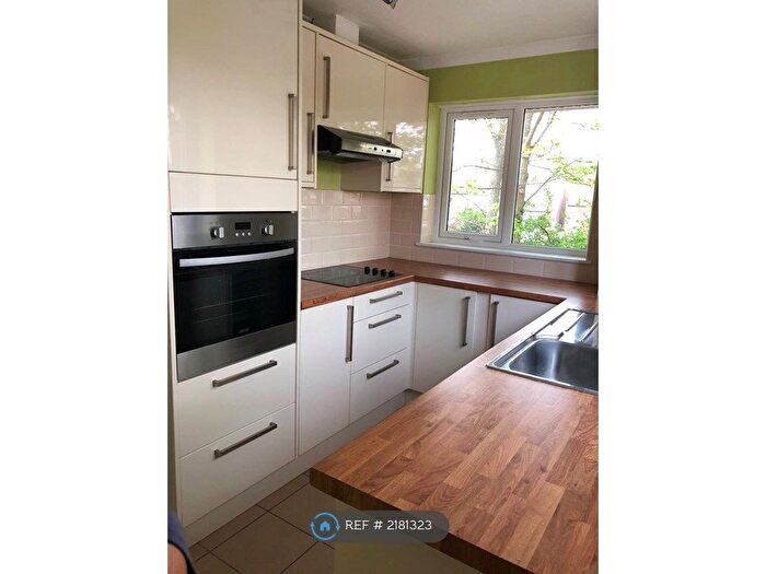2 Bedroom Maisonette To Rent In Harbex Close, Bexley, DA5