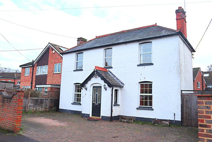 3 Bedroom Detached House For Sale In Highfield Road, Farnborough, GU14