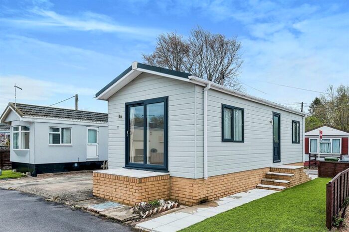 2 Bedroom Park Home For Sale In Lower Radley Caravan Park, Lower Radley, Abingdon, OX14