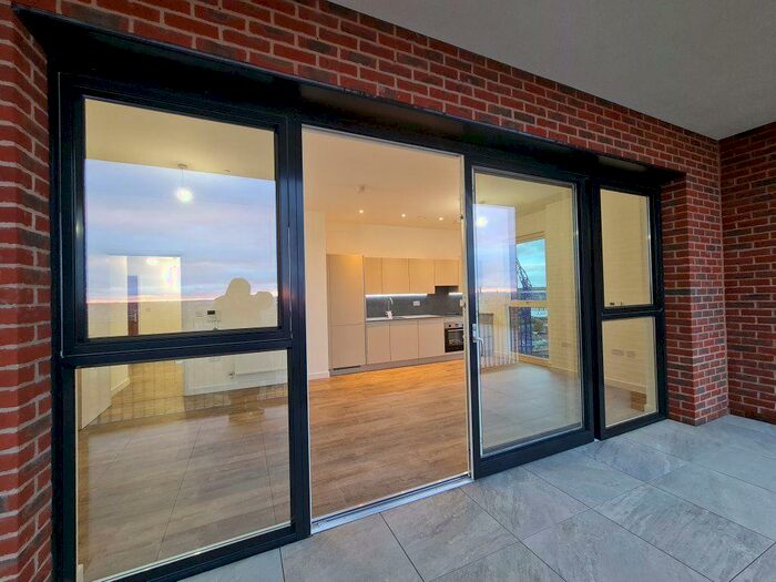 1 Bedroom Flat To Rent In Shearwater Drive -, P18