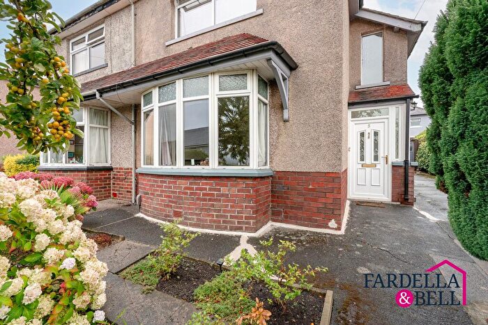 2 Bedroom Semi-Detached House For Sale In Chiltern Avenue, Burnley, BB10