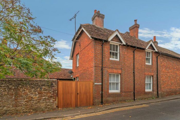 3 Bedroom Semi-Detached House To Rent In Snowdenham Lane, Bramley, GU5