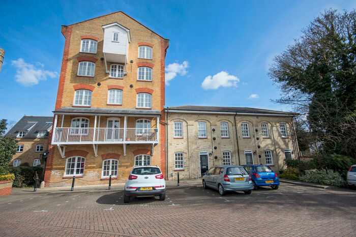 2 Bedroom End Of Terrace House To Rent In North Road, Hertford, SG14