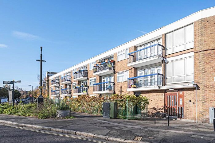 2 Bedroom Flat To Rent In Daubeney Road, Clapton, London, E5