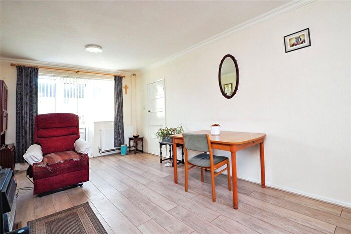 3 Bedroom End Of Terrace House For Sale In Green Lane, Clifton, Nottingham, NG11