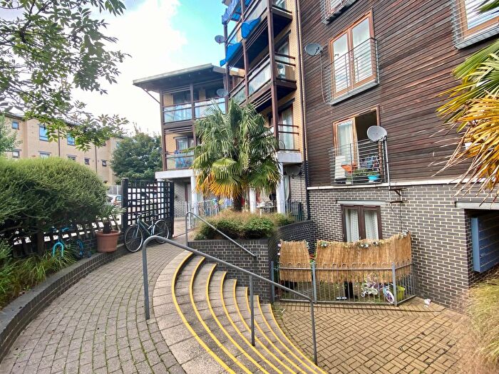 2 Bedroom Flat To Rent In Ashton Street, London, E14