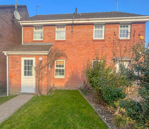 2 Bedroom End Of Terrace House To Rent In Morefields, Tring, HP23