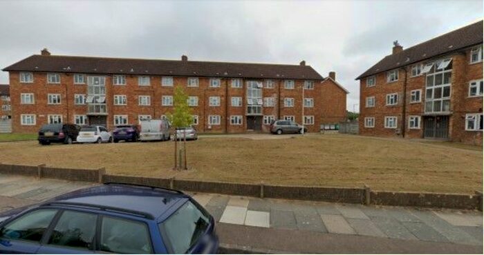 3 Bedroom Flat To Rent In Heathcote Avenue, Clayhall, Essex IG5