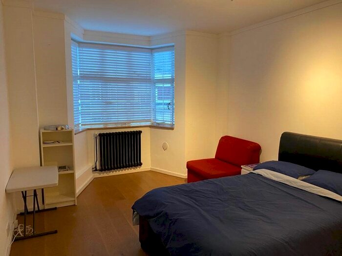 Studio To Rent In Russell Court, Woburn Place, Bloomsbury, London WC1H