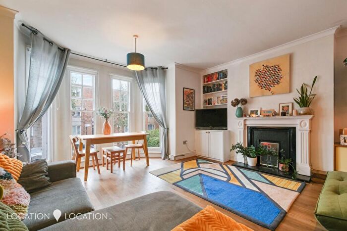 3 Bedroom Flat For Sale In Cranwich Road, London, N16