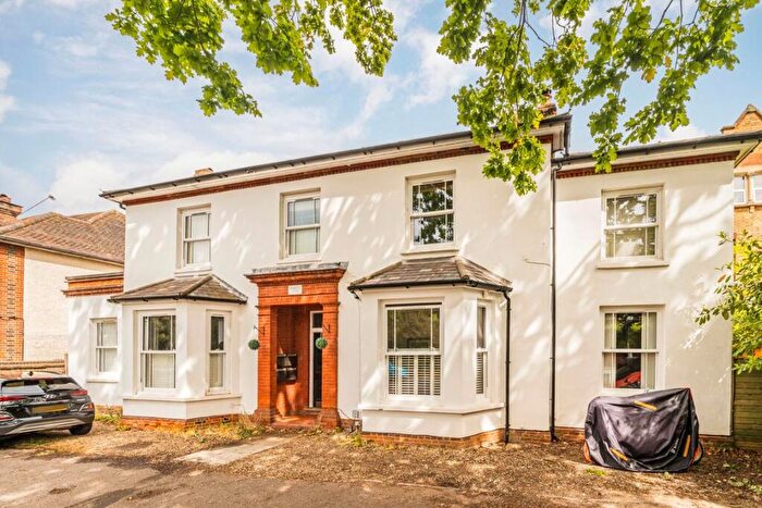 2 Bedroom Flat For Sale In Berrylands Road, Surbiton, KT5