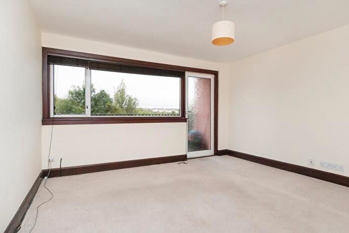 2 Bedroom Flat To Rent In Southhouse Square, Edinburgh, EH17
