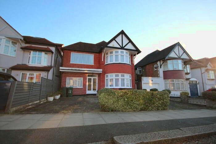 4 Bedroom Detached House For Sale In St Margarets Road, Edgware, Middlesex, HA8