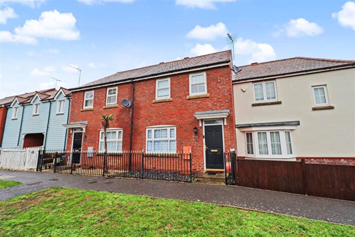 3 Bedroom Terraced House To Rent In Cromwell Road, Flitch Green, Dunmow, CM6