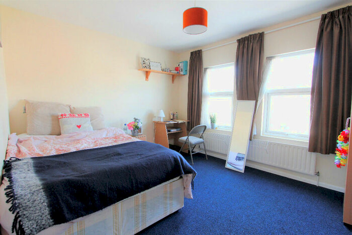 4 Bedroom Terraced House To Rent In Pitcroft Avenue, Reading, Berkshire, RG6
