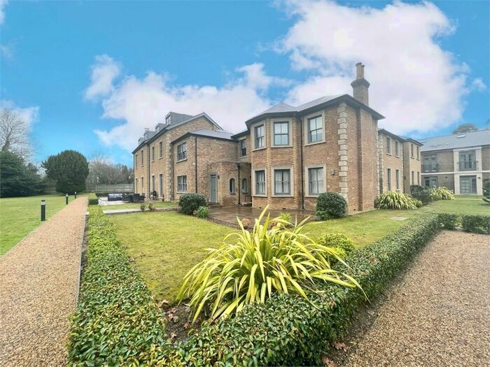 2 Bedroom Flat To Rent In Crown Drive, Farnham Royal, Buckinghamshire SL2