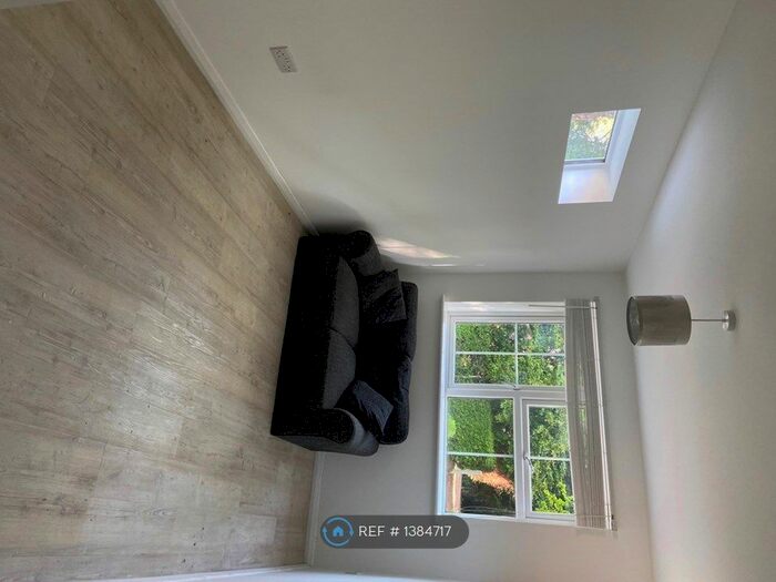 Studio To Rent In Vicarage Lane, Bovingdon, HP3