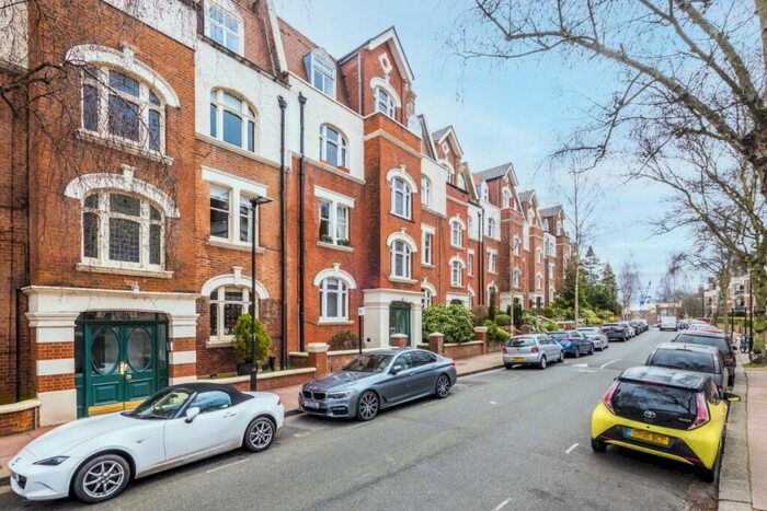 2 Bedroom Flat To Rent In Honeybourne Road London, NW6