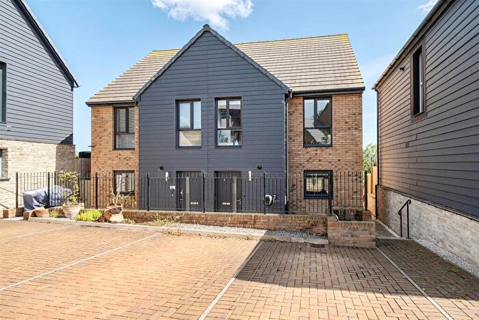 3 Bedroom Semi Detached House For Sale In Watton Park, Bridport, DT6