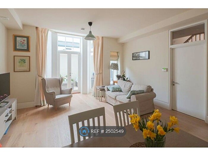 2 Bedroom Flat To Rent In Clapham South, London, SW12
