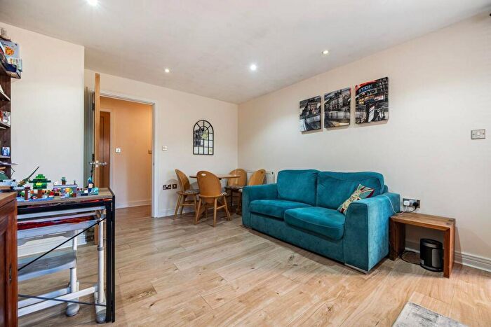 1 Bedroom Flat For Sale In Sail Court, Tower Hamlets, London, E14