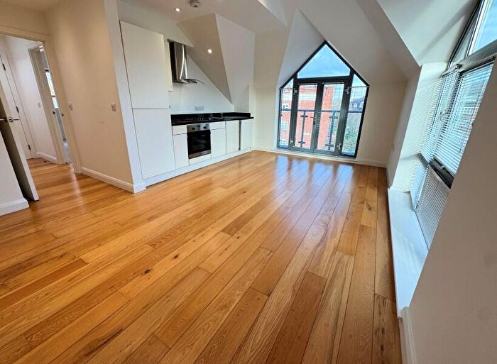1 Bedroom Flat To Rent In Liberty Court, Elmfield Rd, East Finchley, N2