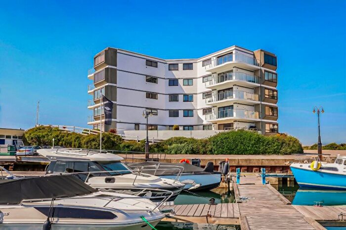 3 Bedroom Apartment For Sale In Salterns Way, Lilliput, BH14