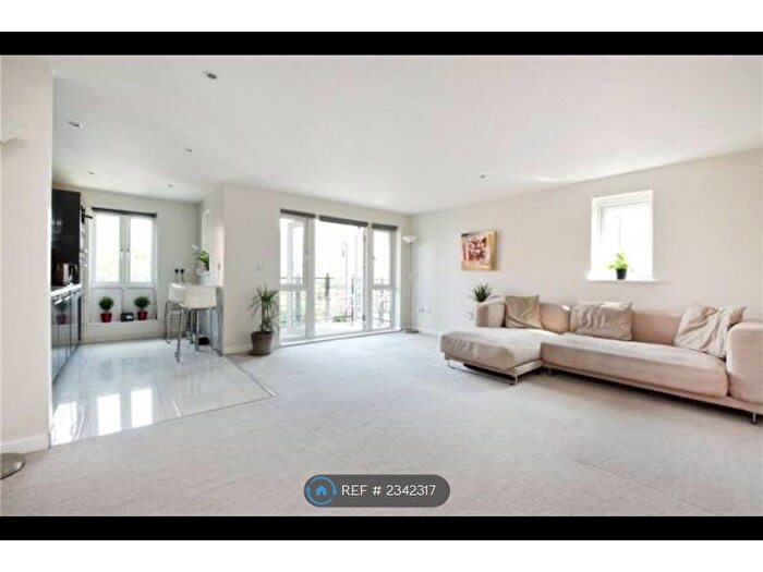 2 Bedroom Flat To Rent In St. Georges Way, London, SE15