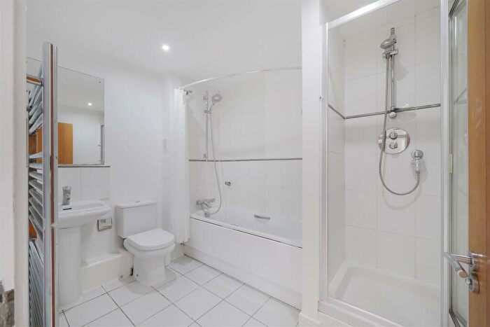 2 Bedroom Apartment For Sale In Wards Wharf Approach, Silvertown, E16